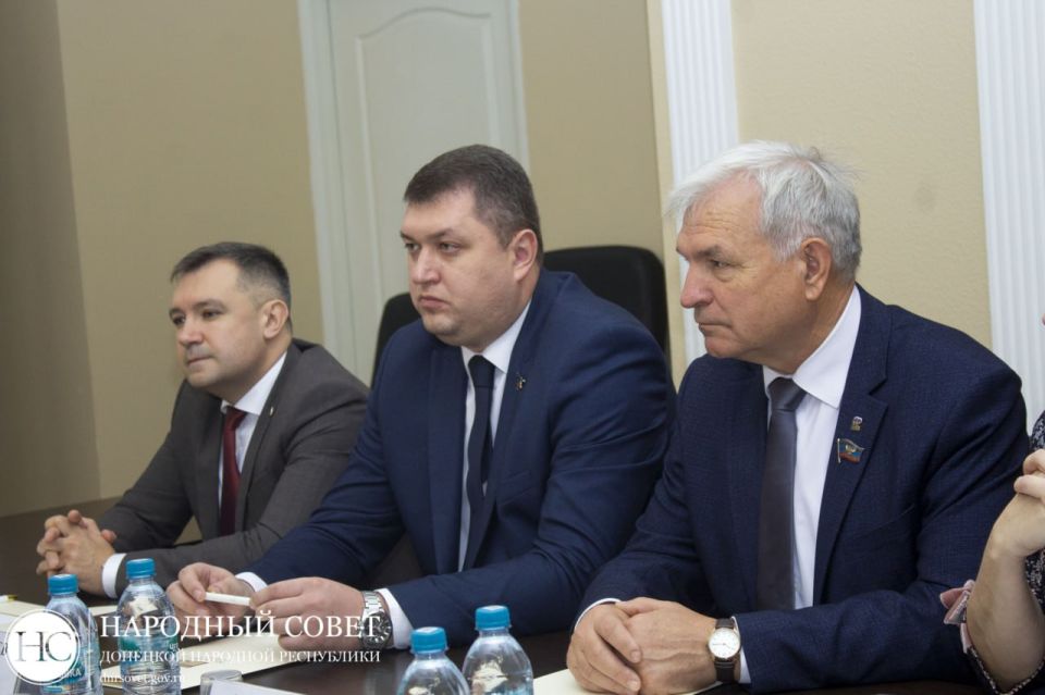 Константин Кузьмин: Вместе с заместителем Председателя Народного Совета ДНР Николаем Сытовым, а также председателями комитетов парламента ДНР провели встречу с коллегами из Верховного Совета Республики Хакасия Константин Кузьмин: Вместе с заместителем Председателя Народного Совета ДНР Николаем Сытовым, а также председателями комитетов парламента ДНР провели встречу с коллегами из Верховного Совета Республики Хакасия