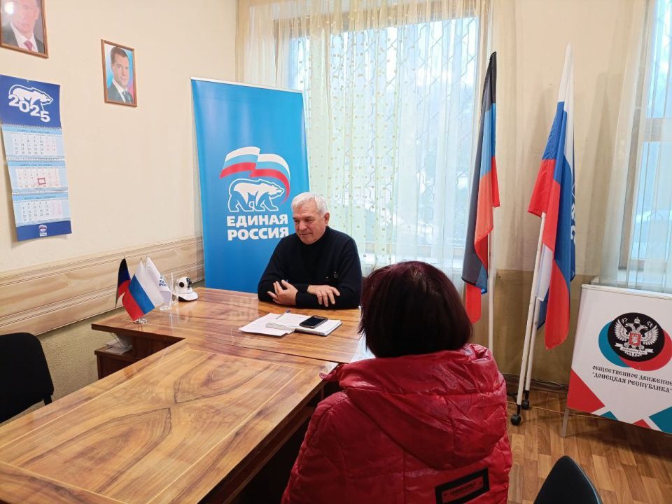 Валентин Левченко: Сегодня в общественной приемной партии "Единая Россия" Киевского района г.Донецка депутат Народного Совета Донецкой Народной Республики Виктор Ищенко провел прием граждан Валентин Левченко: Сегодня в общественной приемной партии "Единая Россия" Киевского района г.Донецка депутат Народного Совета Донецкой Народной Республики Виктор Ищенко провел прием граждан