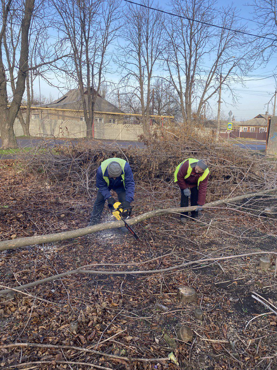 С заботой об округе.. На 20.11.2025 г. сотрудниками МУП "ЭКОС" выполнены следующие виды работ: Сбор опавшей листвы и дорожный смет по ул. Заводская и ул. Машиностроителей Удаление поросли самосеянных деревьев по ул. Артёма... С заботой об округе.. На 20.11.2025 г. сотрудниками МУП "ЭКОС" выполнены следующие виды работ: Сбор опавшей листвы и дорожный смет по ул. Заводская и ул. Машиностроителей Удаление поросли самосеянных деревьев по ул. Артёма...