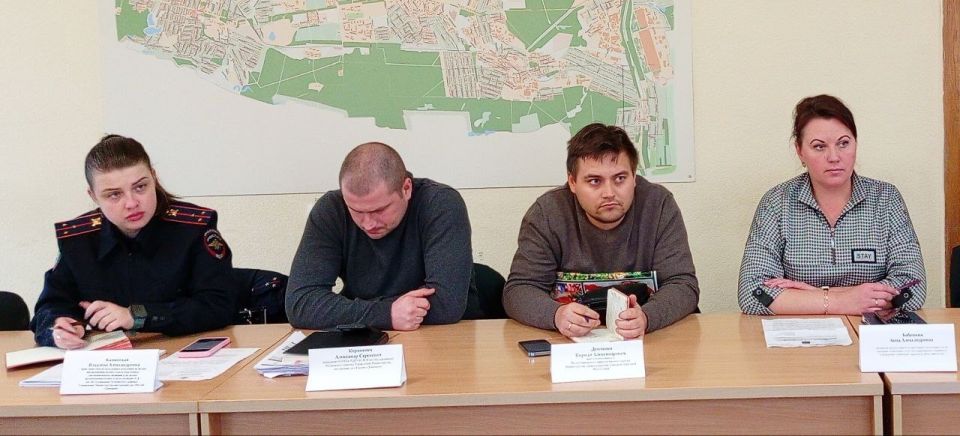 Наталья Бегуненко: В Управе Петровского внутригородского района Администрации городского округа Донецк прошло заседание Комиссии по делам несовершеннолетних и защите их прав Наталья Бегуненко: В Управе Петровского внутригородского района Администрации городского округа Донецк прошло заседание Комиссии по делам несовершеннолетних и защите их прав