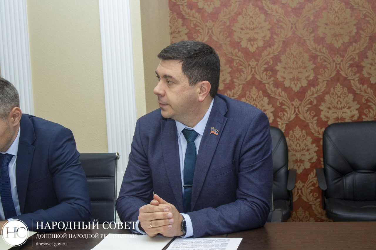 Константин Кузьмин: Вместе с заместителем Председателя Народного Совета ДНР Николаем Сытовым, а также председателями комитетов парламента ДНР провели встречу с коллегами из Верховного Совета Республики Хакасия Константин Кузьмин: Вместе с заместителем Председателя Народного Совета ДНР Николаем Сытовым, а также председателями комитетов парламента ДНР провели встречу с коллегами из Верховного Совета Республики Хакасия