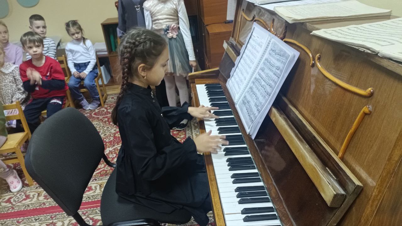 В Кировском прошел незабываемый концерт юных музыкантов В Кировском прошел незабываемый концерт юных музыкантов