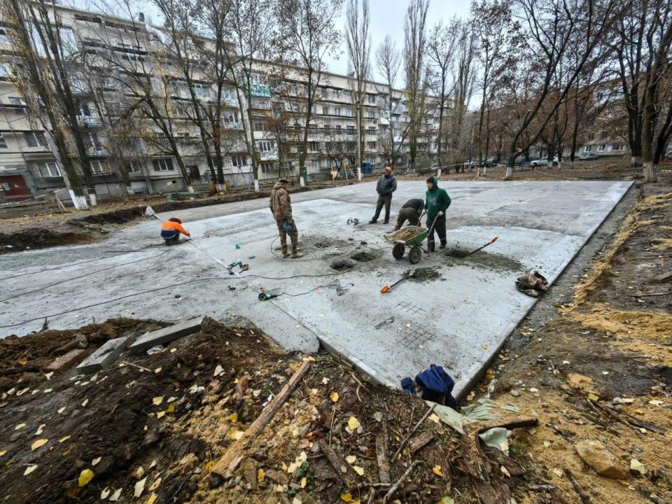 Ленобласть готовит к установке комплексную детскую площадку в Енакиево Ленобласть готовит к установке комплексную детскую площадку в Енакиево