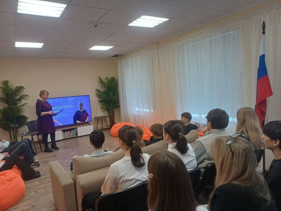 Сегодня в Молодежном отделе им. Марии Пироговой для старшеклассников ГБОУ «Школа № 3 г.о. Дебальцево» и ГБОУ «Школа № 5 г.о. Дебальцево» состоялось мероприятие в рамках направления «ГосСтарт.Диалог» Сегодня в Молодежном отделе им. Марии Пироговой для старшеклассников ГБОУ «Школа № 3 г.о. Дебальцево» и ГБОУ «Школа № 5 г.о. Дебальцево» состоялось мероприятие в рамках направления «ГосСтарт.Диалог»