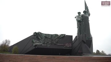 Депутаты ДНР и Республики Хакасия почтили память защитников Отечества