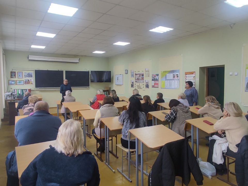 Депутат Макееевского городского совета Александр Подгорный провел встречу с трудовым коллективом Государственного бюджетного профессионального образовательного учреждения «Макеевский техникум промышленных технологий им. Ф.И.... Депутат Макееевского городского совета Александр Подгорный провел встречу с трудовым коллективом Государственного бюджетного профессионального образовательного учреждения «Макеевский техникум промышленных технологий им. Ф.И....