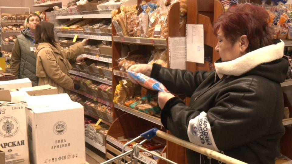 Иван Приходько: Активисты Народного контроля проверили ряд магазинов в Калининском и Никитовском районах Горловки Иван Приходько: Активисты Народного контроля проверили ряд магазинов в Калининском и Никитовском районах Горловки