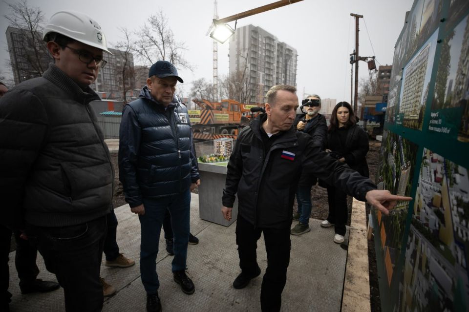 Антон Кольцов: С губернатором Ленинградской области Александром Дрозденко и вице-губернатором Николаем Цигановым осмотрели ряд объектов, которые Мариуполю помогает восстановить шеф-регион Антон Кольцов: С губернатором Ленинградской области Александром Дрозденко и вице-губернатором Николаем Цигановым осмотрели ряд объектов, которые Мариуполю помогает восстановить шеф-регион