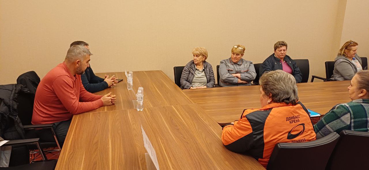 Валентин Левченко: По поручению Главы Республики Дениса Пушилина и в рамках проекта «УПРАВДОМ», реализуемого партией «Единая Россия», первый заместитель руководителя Управы Вячеслав Лаврушко совместно с депутатом Донецкого... Валентин Левченко: По поручению Главы Республики Дениса Пушилина и в рамках проекта «УПРАВДОМ», реализуемого партией «Единая Россия», первый заместитель руководителя Управы Вячеслав Лаврушко совместно с депутатом Донецкого...