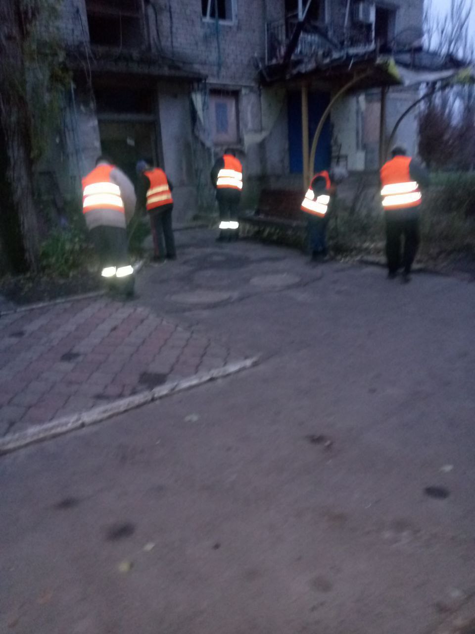 С заботой об округе.. На 20.11.2025 г. сотрудниками МУП АГЯ "ЖЭК" выполнены следующие виды работ: Выполнена уборка территории на Ясиноватском и Авдеевском участках Приступили к выполнению работ по утеплению ёмкостей с... С заботой об округе.. На 20.11.2025 г. сотрудниками МУП АГЯ "ЖЭК" выполнены следующие виды работ: Выполнена уборка территории на Ясиноватском и Авдеевском участках Приступили к выполнению работ по утеплению ёмкостей с...