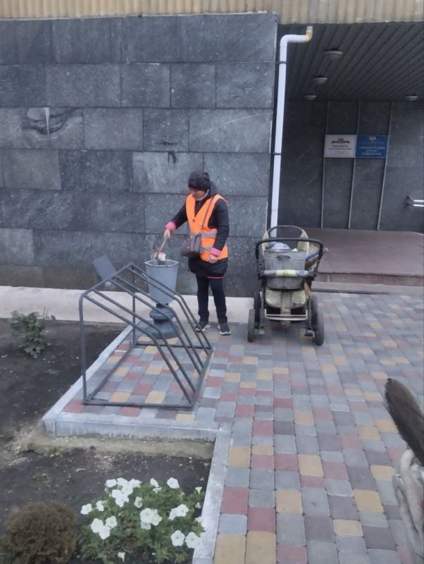 С заботой об округе.. На 20.11.2025 г. сотрудниками МУП АГЯ "ЖЭК" выполнены следующие виды работ: Выполнена уборка территории на Ясиноватском и Авдеевском участках Приступили к выполнению работ по утеплению ёмкостей с... С заботой об округе.. На 20.11.2025 г. сотрудниками МУП АГЯ "ЖЭК" выполнены следующие виды работ: Выполнена уборка территории на Ясиноватском и Авдеевском участках Приступили к выполнению работ по утеплению ёмкостей с...