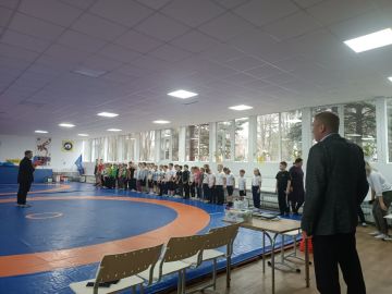 Сергей Юзвинкевич: Сегодня посетил мастер-класс по вольной борьбе, организованный главным специалистом сектора спорта и туризма Администрации Володарского муниципального округа для ребят из МКУ ДО «Володарская спортивная...