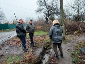 Встреча с населением. Сегодня, 20 ноября, Председатель Торезского городского совета Александр Казмерчук совместно с Главой муниципального образования городской округ Торез провел встречу с населением по улице Колесникова