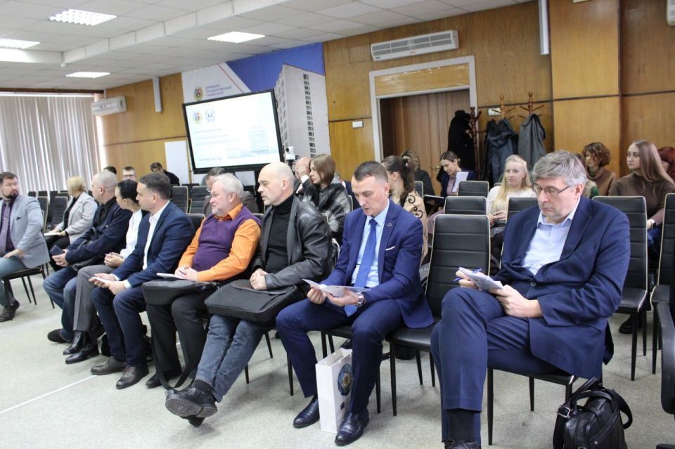 20 ноября в Центре этнополитической реабилитации ДонГУ прошла стратегическая сессия, посвященная этнополитическим аспектам денацификации 20 ноября в Центре этнополитической реабилитации ДонГУ прошла стратегическая сессия, посвященная этнополитическим аспектам денацификации