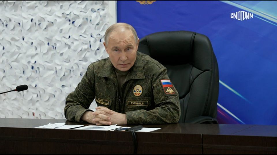 Владимир Путин посетил один из командных пунктов группировки "Запад" Владимир Путин посетил один из командных пунктов группировки "Запад"
