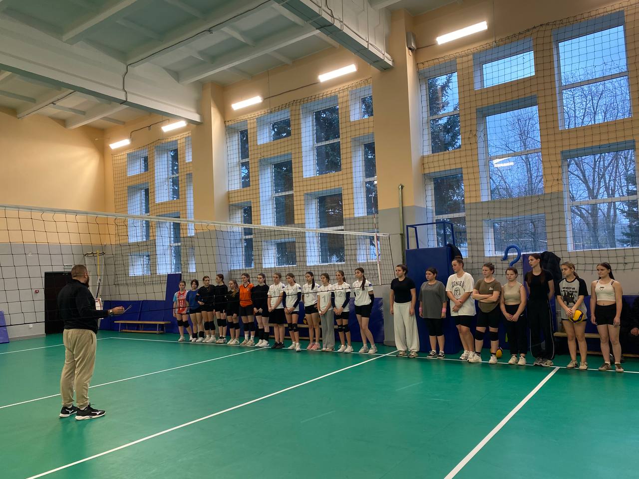 Мини-турнир по волейболу. В спортивном зале с. Ближнее состоялся мини-турнир по волейболу среди девушек Мини-турнир по волейболу. В спортивном зале с. Ближнее состоялся мини-турнир по волейболу среди девушек