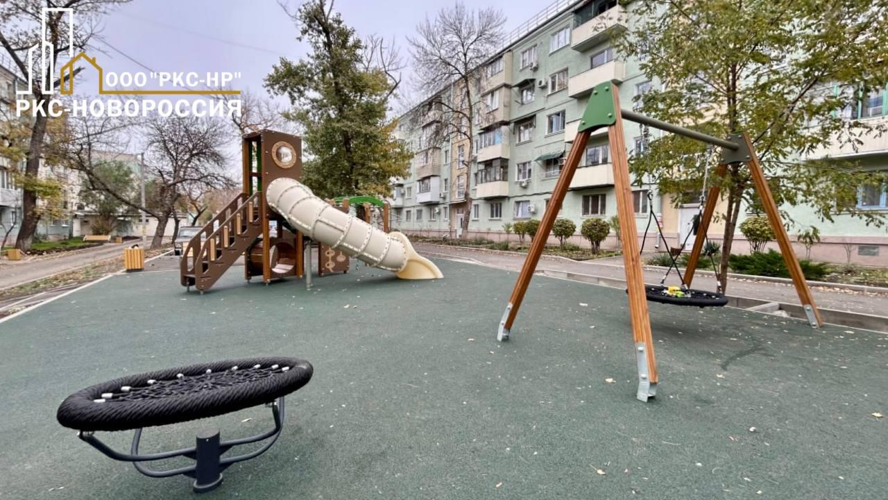 Завершено благоустройство двора на пересечении улицы Кронштадтской и проспекта Строителей Завершено благоустройство двора на пересечении улицы Кронштадтской и проспекта Строителей