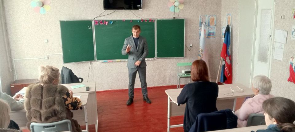 начальник Марьяновского территориального отдела Николай Пефтиев провёл встречу с трудовым коллективом ГБОУ «Придорожненская школа» начальник Марьяновского территориального отдела Николай Пефтиев провёл встречу с трудовым коллективом ГБОУ «Придорожненская школа»