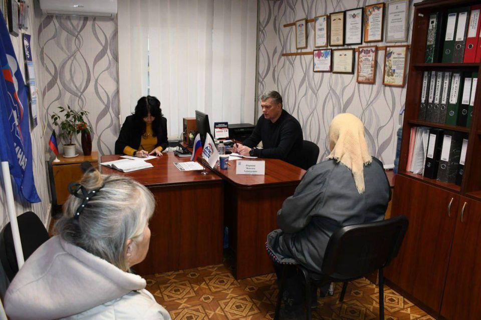 Депутаты фракции «Единая Россия» провели приемы граждан Депутаты фракции «Единая Россия» провели приемы граждан