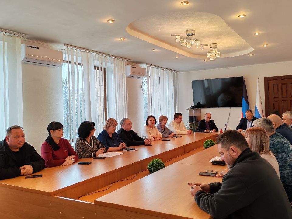 Внеочередное заседание Торезского городского совета Внеочередное заседание Торезского городского совета