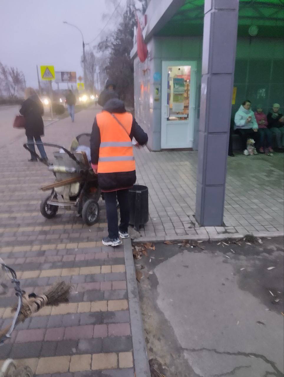 С заботой об округе.. На 20.11.2025 г. сотрудниками МУП АГЯ "ЖЭК" выполнены следующие виды работ: Выполнена уборка территории на Ясиноватском и Авдеевском участках Приступили к выполнению работ по утеплению ёмкостей с... С заботой об округе.. На 20.11.2025 г. сотрудниками МУП АГЯ "ЖЭК" выполнены следующие виды работ: Выполнена уборка территории на Ясиноватском и Авдеевском участках Приступили к выполнению работ по утеплению ёмкостей с...