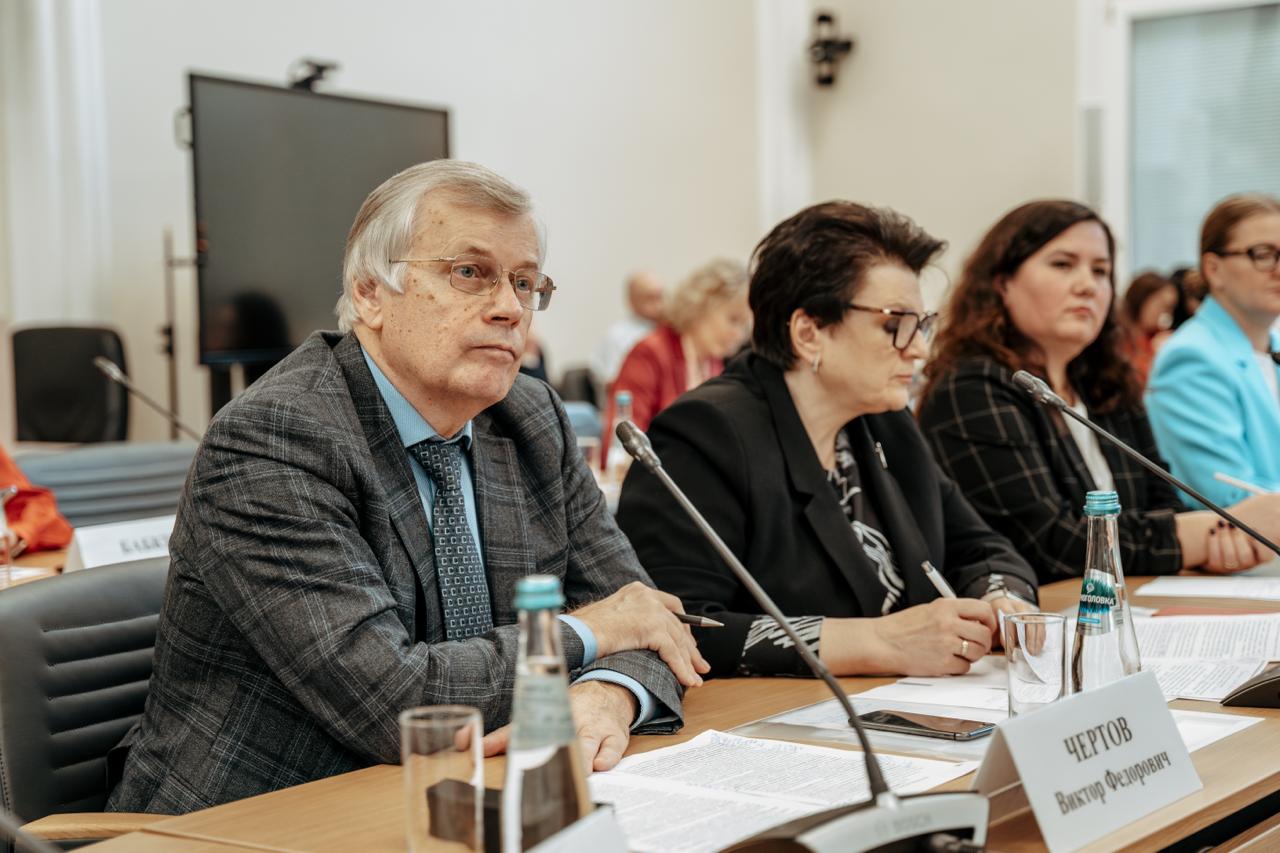 Совет при президенте обсудил поддержку русского языка Совет при президенте обсудил поддержку русского языка