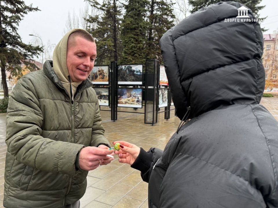 20 ноября сотрудники Харцызского городского Дворца культуры провели акцию «Брось сигарету, возьми конфету» в честь Международного дня отказа от курения 20 ноября сотрудники Харцызского городского Дворца культуры провели акцию «Брось сигарету, возьми конфету» в честь Международного дня отказа от курения