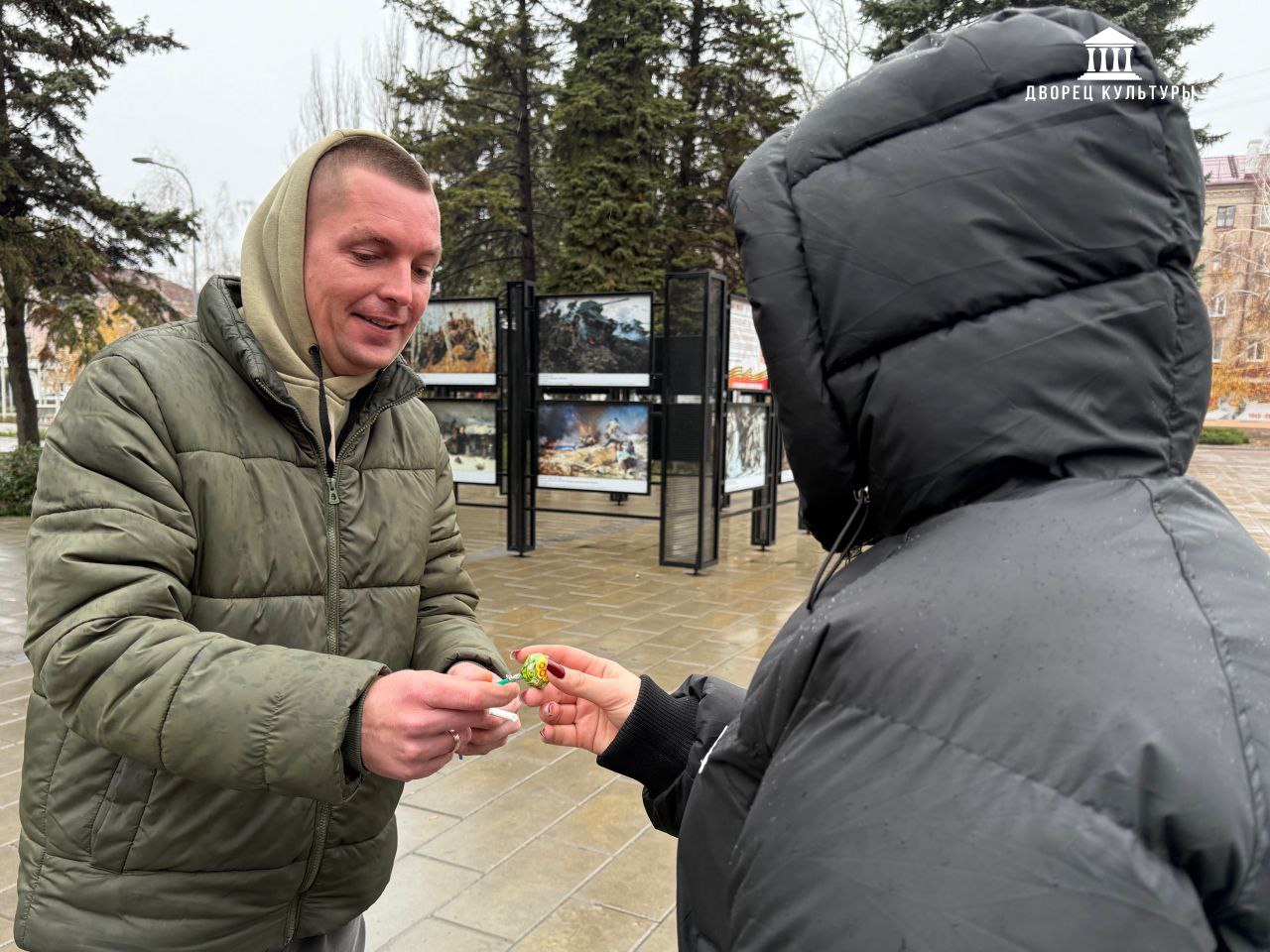 20 ноября сотрудники Харцызского городского Дворца культуры провели акцию «Брось сигарету, возьми конфету» в честь Международного дня отказа от курения 20 ноября сотрудники Харцызского городского Дворца культуры провели акцию «Брось сигарету, возьми конфету» в честь Международного дня отказа от курения