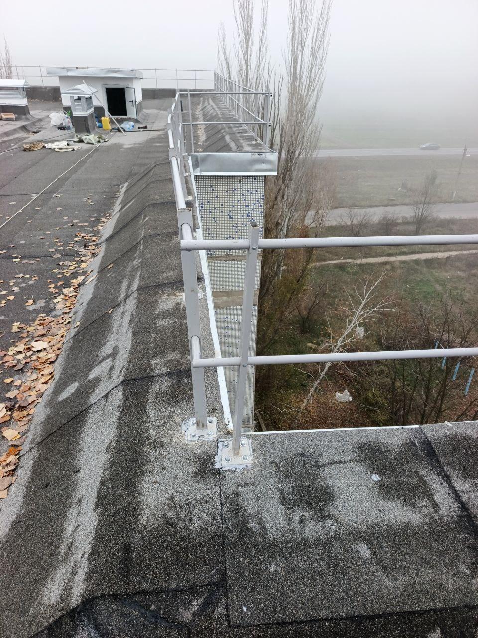 На кровле многоквартирного дома в Зугрэсе нижегородская бригада установит пожарные ограждения На кровле многоквартирного дома в Зугрэсе нижегородская бригада установит пожарные ограждения