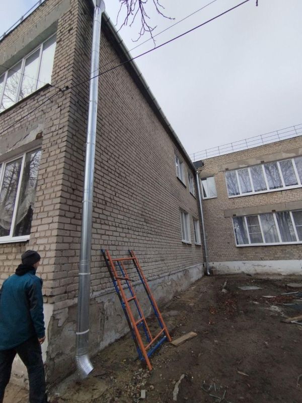 Денис Зубов: Подрядчики шеф-региона Нижегородской области выполняют работы по обустройству входных групп в здании детского сада № 17 "Теремок" на улице Первомайской Денис Зубов: Подрядчики шеф-региона Нижегородской области выполняют работы по обустройству входных групп в здании детского сада № 17 "Теремок" на улице Первомайской