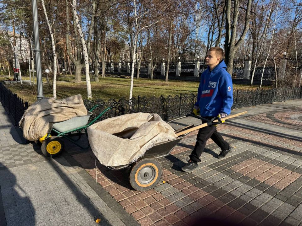 Молодёжка Горловки навела порядок в рамках проекта «Моя крепость» Молодёжка Горловки навела порядок в рамках проекта «Моя крепость»