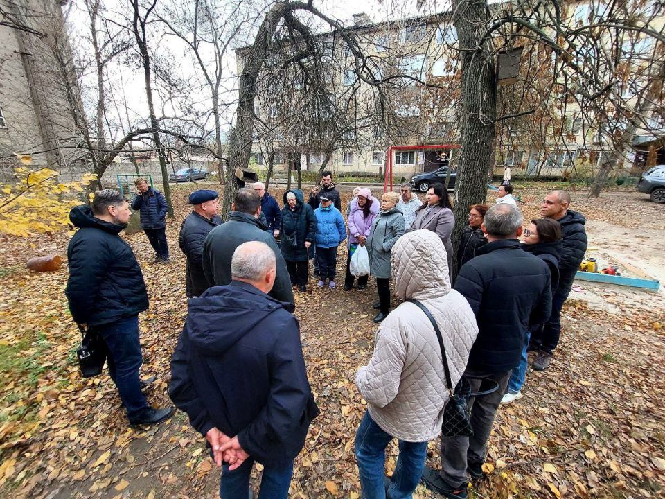 Анна Кондрыкинская: Провела встречу с гражданами в Киевском районе на улице Челюскинцев Анна Кондрыкинская: Провела встречу с гражданами в Киевском районе на улице Челюскинцев