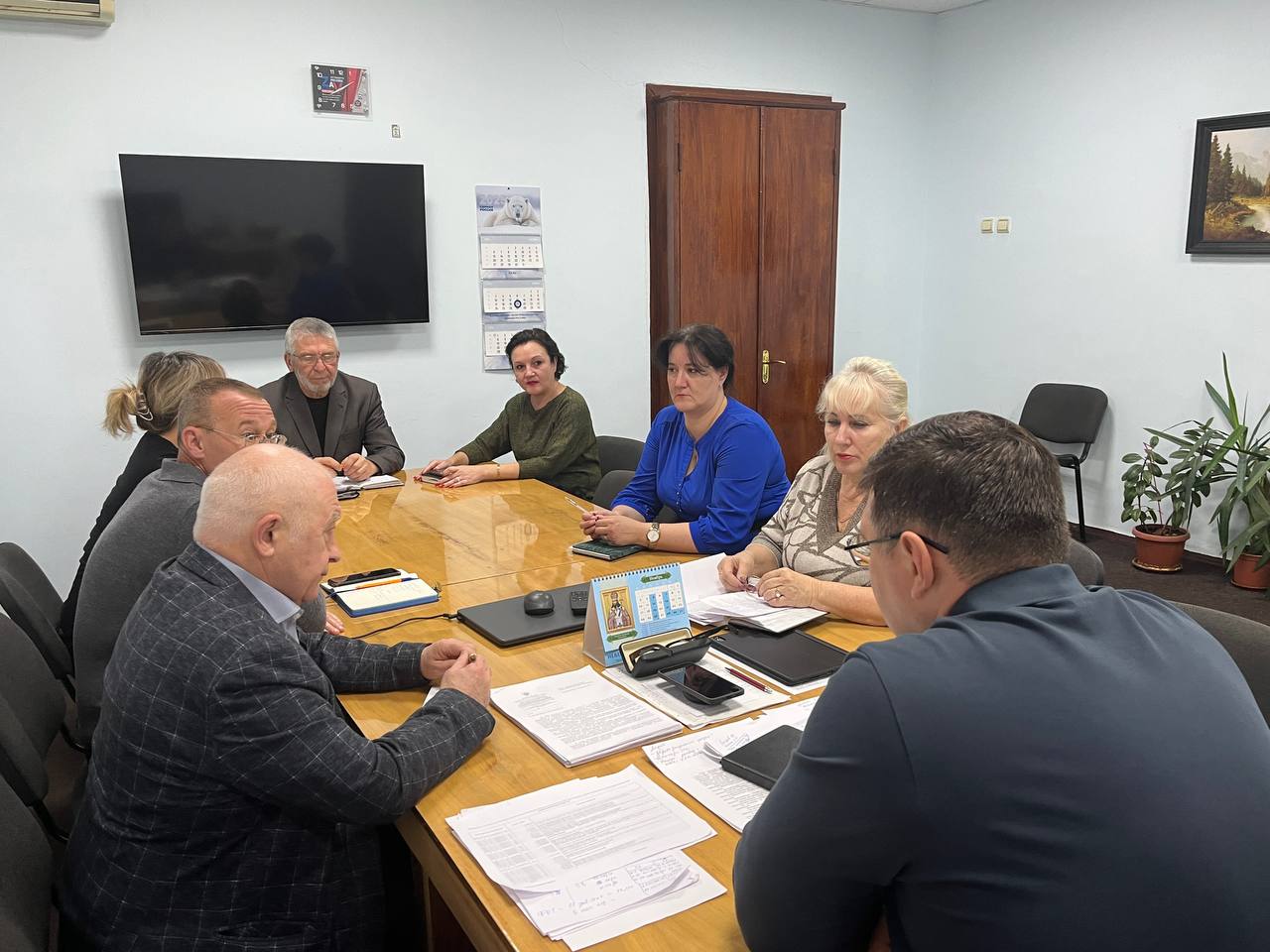 Василий Овчаров: Сегодня, 20 ноября, провел оперативное совещание по рабочим вопросам с участием заместителей Главы и руководителей структурных подразделений Администрации округа