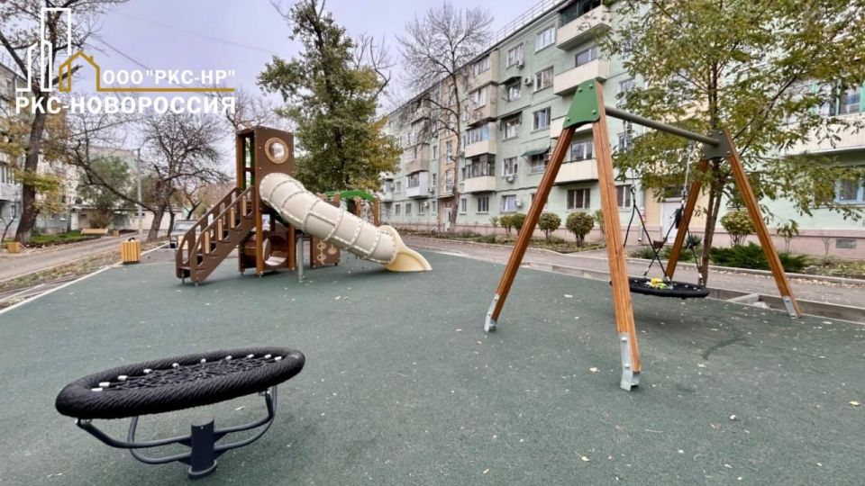 Завершены работы по благоустройству двора на пересечении улицы Кронштадтской и проспекта Строителей в Мариуполе Завершены работы по благоустройству двора на пересечении улицы Кронштадтской и проспекта Строителей в Мариуполе