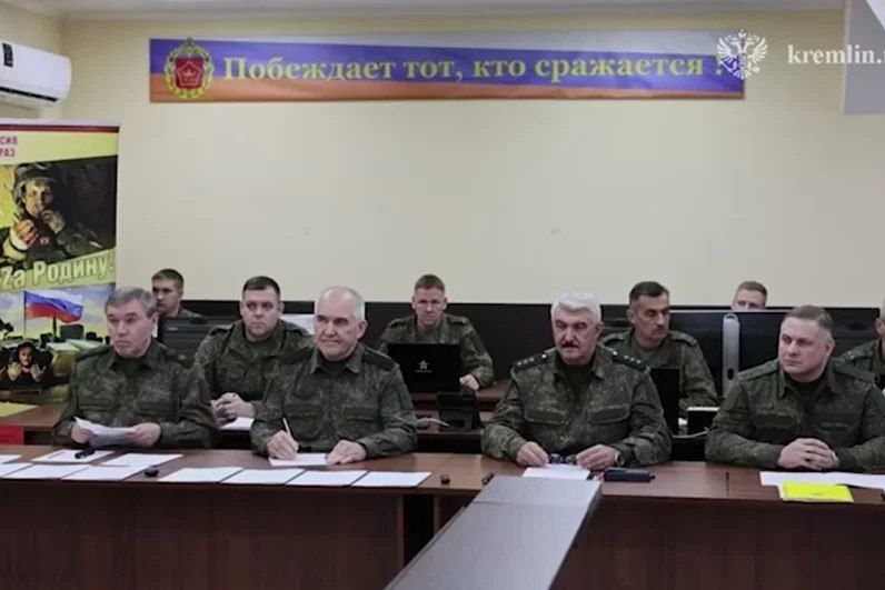 Купянск наш. В штабе у освобожденного города Путину доложили о ситуации Купянск наш. В штабе у освобожденного города Путину доложили о ситуации