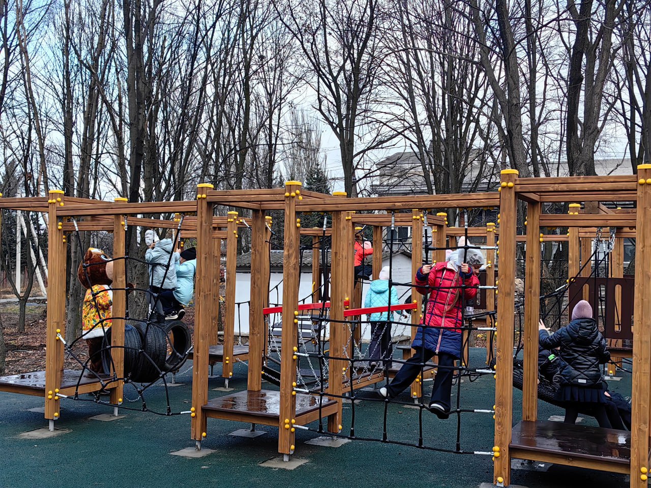 Ясиноватский “Машиностроитель” меняется: пять функциональных зон парка уже открыты для посетителей Ясиноватский “Машиностроитель” меняется: пять функциональных зон парка уже открыты для посетителей