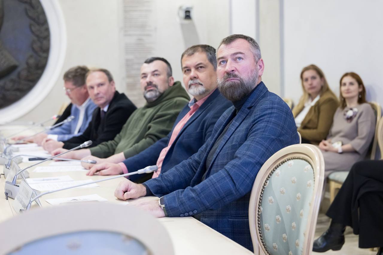 В ходе встречи в Общественной палате Российской Федерации чилийский писатель Патрисио Мери Белл, автор книги «Дети Донбасса», выразил готовность представить вторую часть книги в рамках следующего фестиваля «Звезды над... В ходе встречи в Общественной палате Российской Федерации чилийский писатель Патрисио Мери Белл, автор книги «Дети Донбасса», выразил готовность представить вторую часть книги в рамках следующего фестиваля «Звезды над...