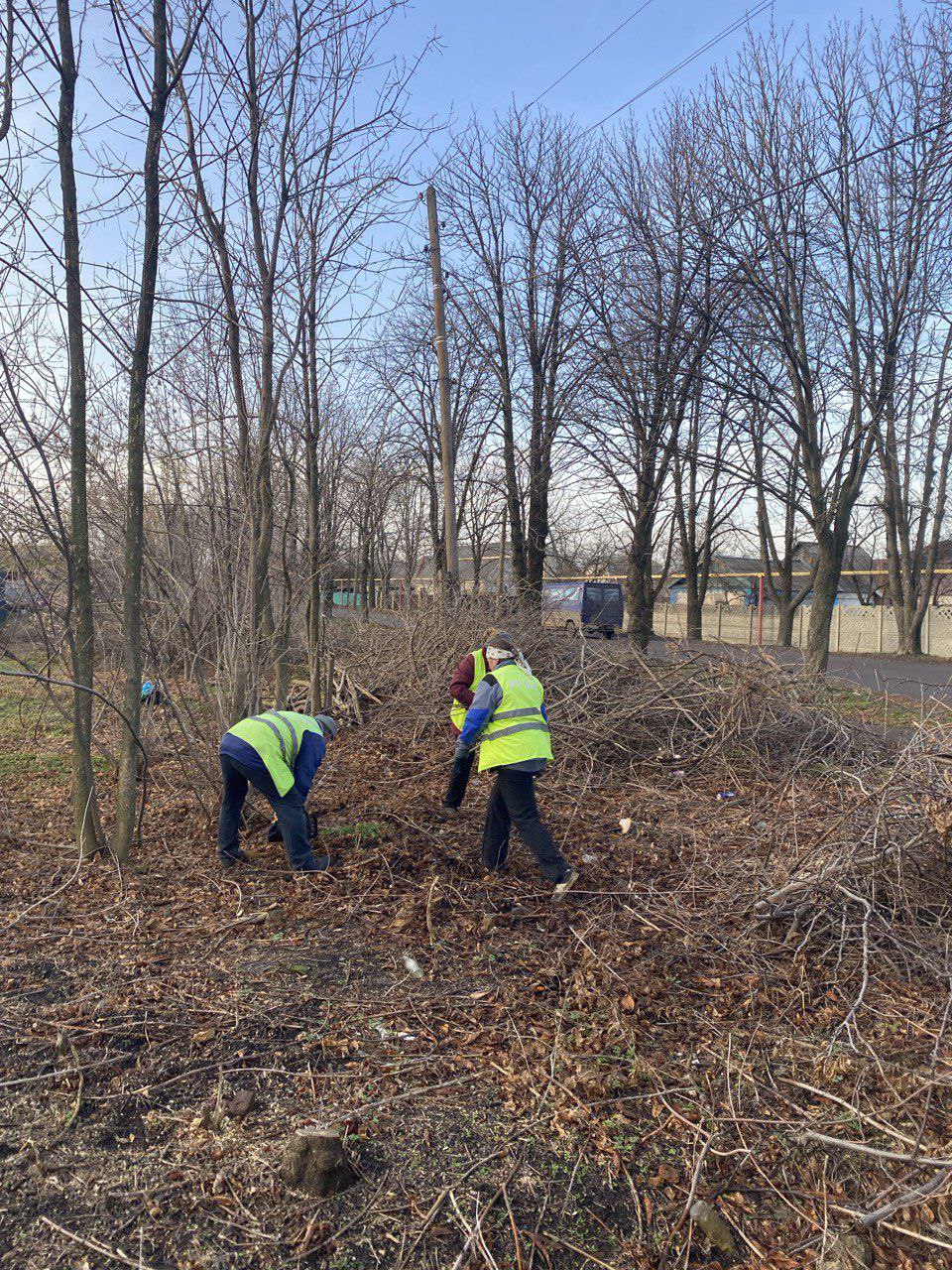 С заботой об округе.. На 20.11.2025 г. сотрудниками МУП "ЭКОС" выполнены следующие виды работ: Сбор опавшей листвы и дорожный смет по ул. Заводская и ул. Машиностроителей Удаление поросли самосеянных деревьев по ул. Артёма... С заботой об округе.. На 20.11.2025 г. сотрудниками МУП "ЭКОС" выполнены следующие виды работ: Сбор опавшей листвы и дорожный смет по ул. Заводская и ул. Машиностроителей Удаление поросли самосеянных деревьев по ул. Артёма...