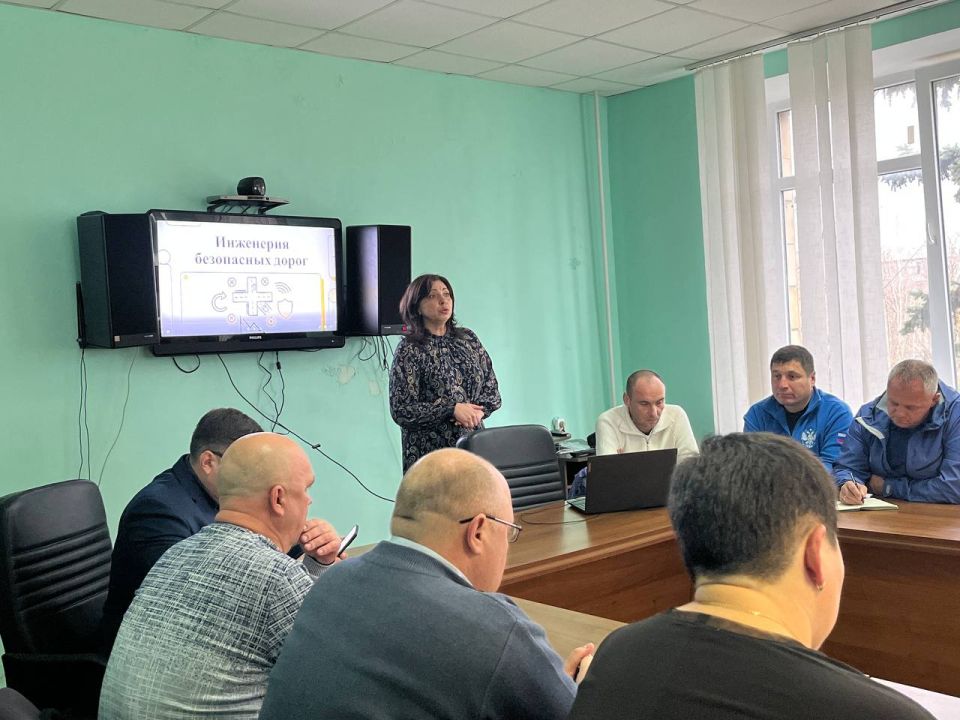Василий Овчаров: Совместно с представителями ФКУ УПРДОР «ТАМАНЬ» и председателем Новоазовского муниципального совета Алексеем Яновским мы провели встречу с жителями Новоазовска Василий Овчаров: Совместно с представителями ФКУ УПРДОР «ТАМАНЬ» и председателем Новоазовского муниципального совета Алексеем Яновским мы провели встречу с жителями Новоазовска