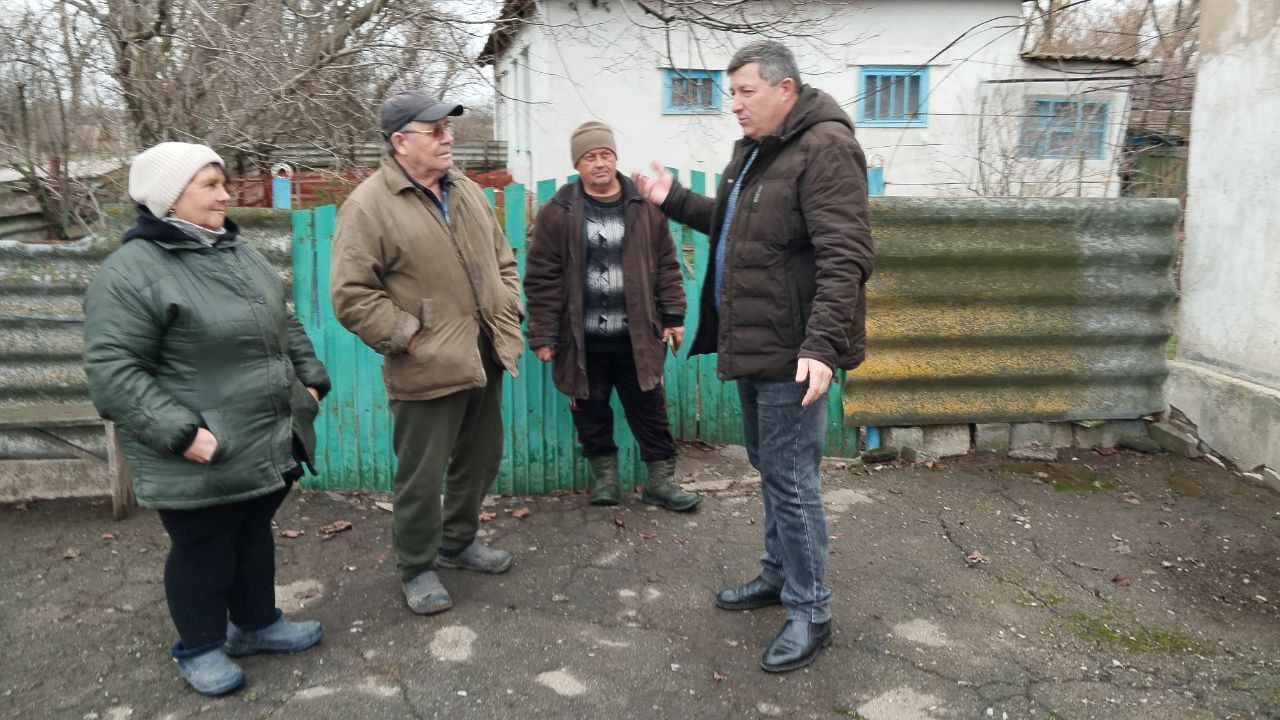 Провёл встречу с жителями пос