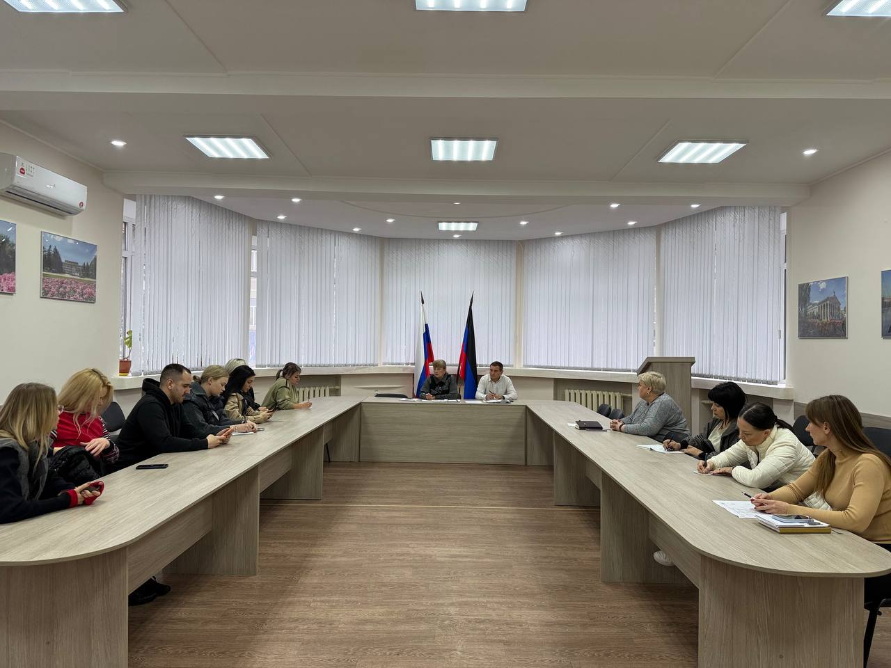 Татьяна Копылова: Сегодня, 20 ноября, в Управе Ворошиловского внутригородского района Администрации городского округа Донецк состоялась рабочая встреча хозяйствующих субъектов, осуществляющих деятельность по бул Татьяна Копылова: Сегодня, 20 ноября, в Управе Ворошиловского внутригородского района Администрации городского округа Донецк состоялась рабочая встреча хозяйствующих субъектов, осуществляющих деятельность по бул