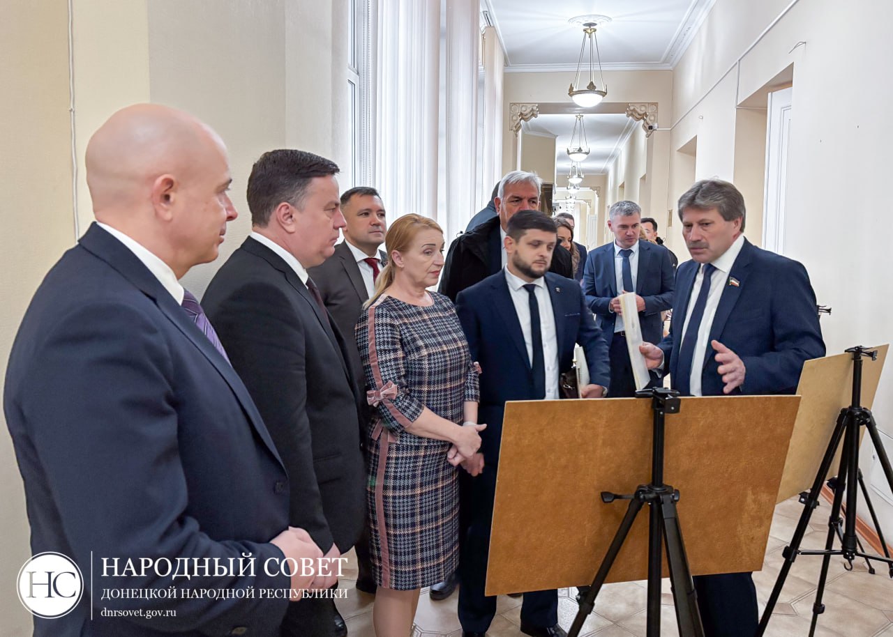 В Народном Совете прошла выставка фоторабот, посвященных природному богатству Хакасии