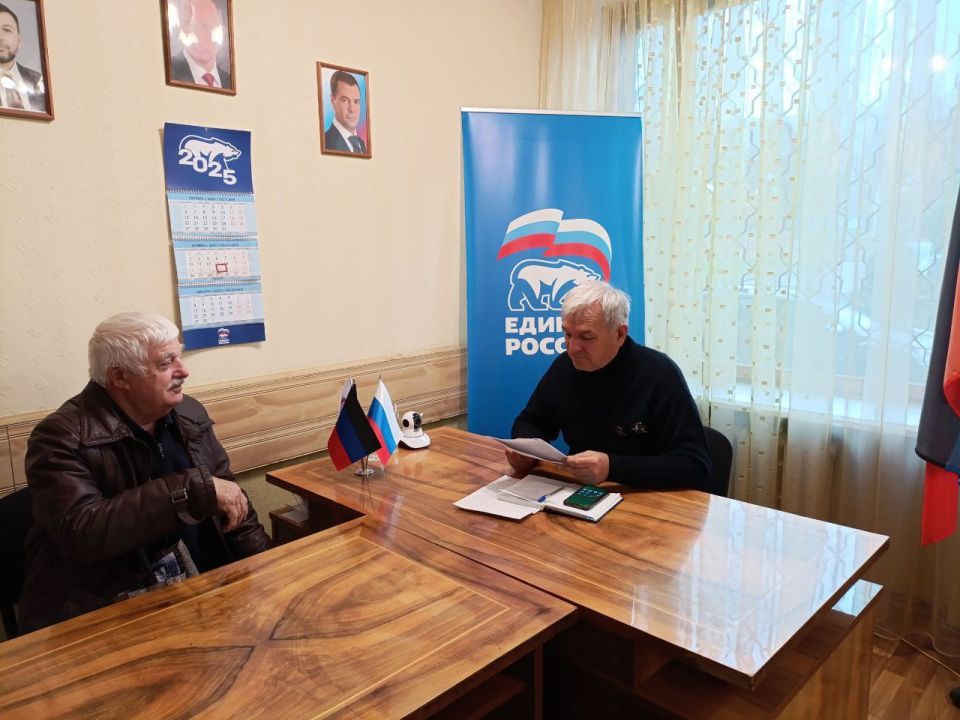 Валентин Левченко: Сегодня в общественной приемной партии "Единая Россия" Киевского района г.Донецка депутат Народного Совета Донецкой Народной Республики Виктор Ищенко провел прием граждан Валентин Левченко: Сегодня в общественной приемной партии "Единая Россия" Киевского района г.Донецка депутат Народного Совета Донецкой Народной Республики Виктор Ищенко провел прием граждан