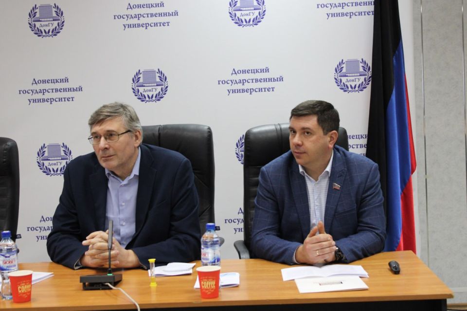 20 ноября в Центре этнополитической реабилитации ДонГУ прошла стратегическая сессия, посвященная этнополитическим аспектам денацификации 20 ноября в Центре этнополитической реабилитации ДонГУ прошла стратегическая сессия, посвященная этнополитическим аспектам денацификации