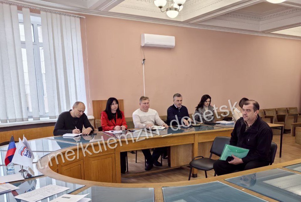 Сегодня советник главы администрации городского округа Донецк Николай Волков провёл приём граждан в общественной приёмной Донецкого городского местного отделения партии «Единая Россия» Сегодня советник главы администрации городского округа Донецк Николай Волков провёл приём граждан в общественной приёмной Донецкого городского местного отделения партии «Единая Россия»