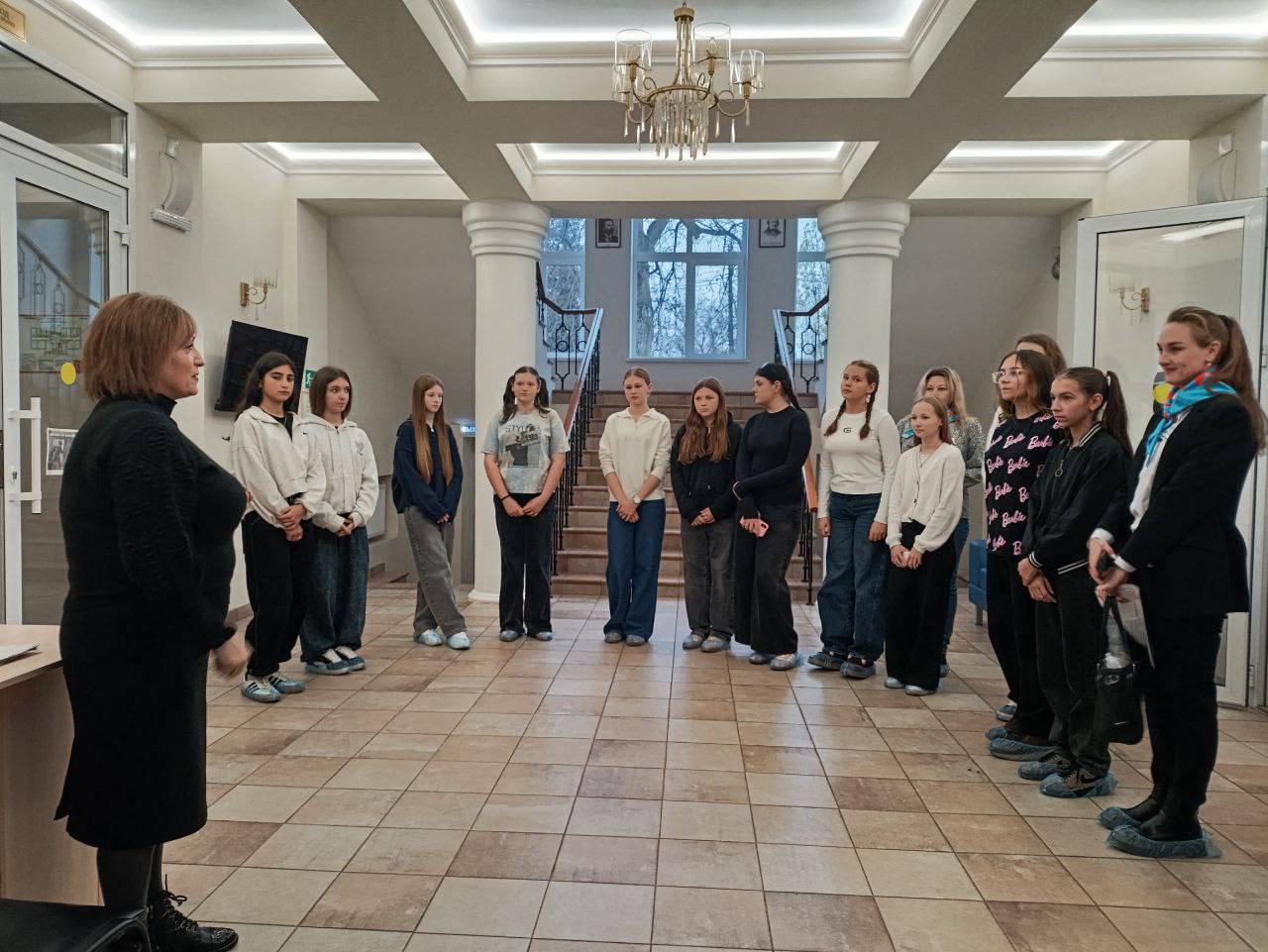 Благодаря экскурсии школьники Волновахи погрузились Благодаря экскурсии школьники Волновахи погрузились