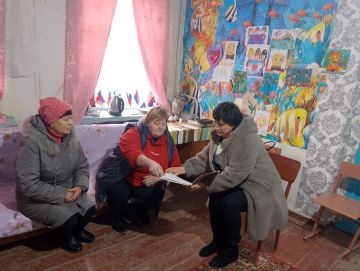 Сегодня начальник Мичуринского территориального отдела Администрации Тельмановского округа провела встречу с работниками сельского дома культуры и библиотеки, на которой рассмотрел следующие темы: