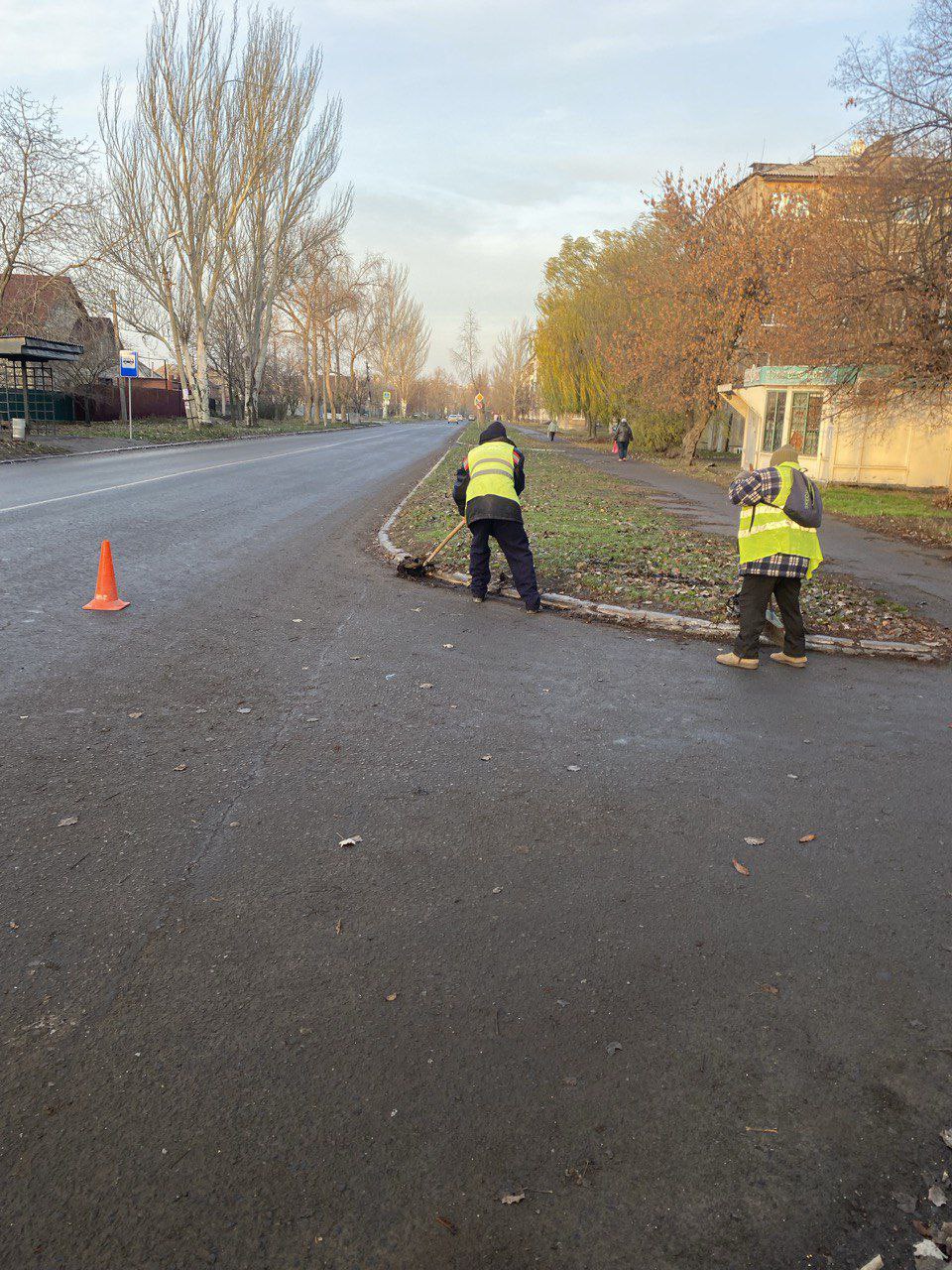 С заботой об округе.. На 20.11.2025 г. сотрудниками МУП "ЭКОС" выполнены следующие виды работ: Сбор опавшей листвы и дорожный смет по ул. Заводская и ул. Машиностроителей Удаление поросли самосеянных деревьев по ул. Артёма... С заботой об округе.. На 20.11.2025 г. сотрудниками МУП "ЭКОС" выполнены следующие виды работ: Сбор опавшей листвы и дорожный смет по ул. Заводская и ул. Машиностроителей Удаление поросли самосеянных деревьев по ул. Артёма...