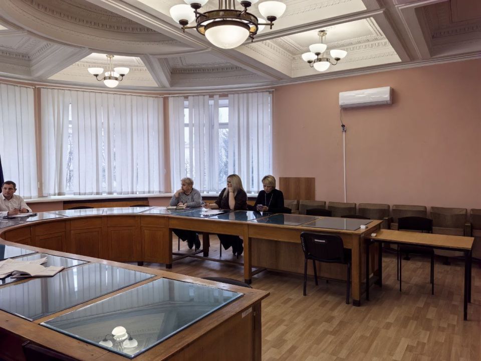 Татьяна Копылова: Сегодня, 20 ноября в Управе Ворошиловского внутригородского района Администрации городского округа Донецк состоялось рабочее совещание «Чистый четверг» Татьяна Копылова: Сегодня, 20 ноября в Управе Ворошиловского внутригородского района Администрации городского округа Донецк состоялось рабочее совещание «Чистый четверг»
