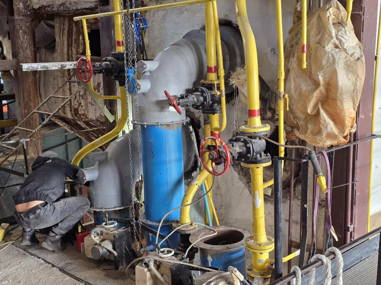 Владимирцы продолжают ремонт в первой котельной Кировского Владимирцы продолжают ремонт в первой котельной Кировского